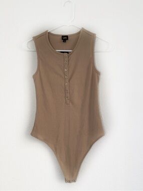 Lee Henley Button Ribbed Bodysuit NWT in Tan Small